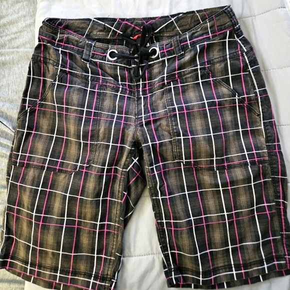 The North Face Plaid Cargo Shorts with Pink and White Accents Size 4 - Picture 1 of 9